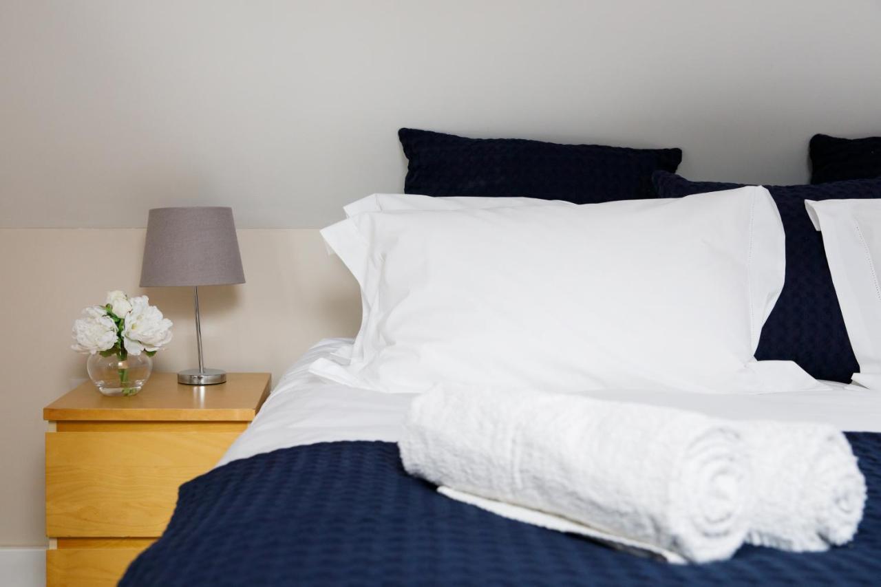 'Orchard Croft Lodge - Chichester', Book-Direct, New Home 1,367 Sq' Ft' , Can Sleep 8 On Request , Split & Link 'Super King' Size Beds, Free Wi-Fi, Sky Tv & Sky Sports, 9 - Minutes From West Wittering Beach, Very Quiet Location, Dog Friendly Ngoại thất bức ảnh