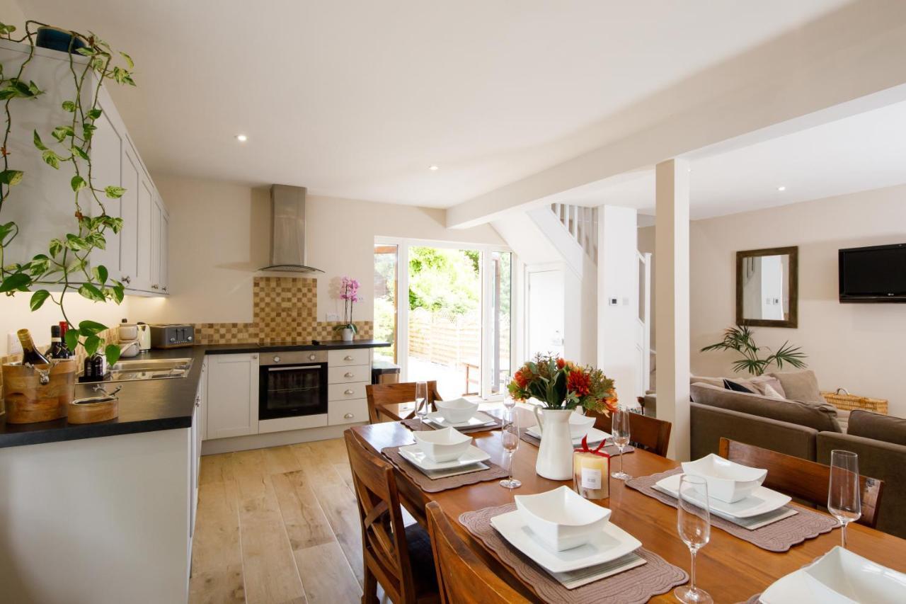 'Orchard Croft Lodge - Chichester', Book-Direct, New Home 1,367 Sq' Ft' , Can Sleep 8 On Request , Split & Link 'Super King' Size Beds, Free Wi-Fi, Sky Tv & Sky Sports, 9 - Minutes From West Wittering Beach, Very Quiet Location, Dog Friendly Ngoại thất bức ảnh