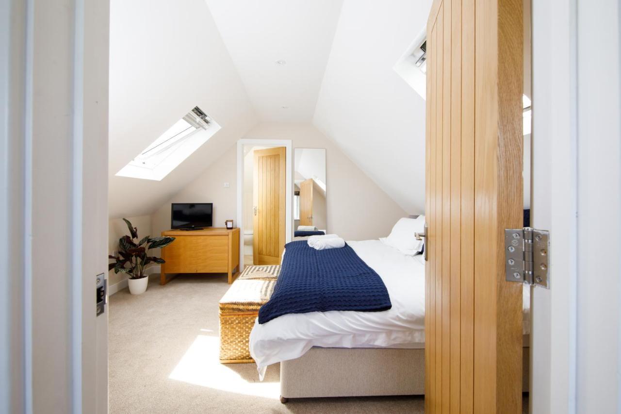 'Orchard Croft Lodge - Chichester', Book-Direct, New Home 1,367 Sq' Ft' , Can Sleep 8 On Request , Split & Link 'Super King' Size Beds, Free Wi-Fi, Sky Tv & Sky Sports, 9 - Minutes From West Wittering Beach, Very Quiet Location, Dog Friendly Ngoại thất bức ảnh
