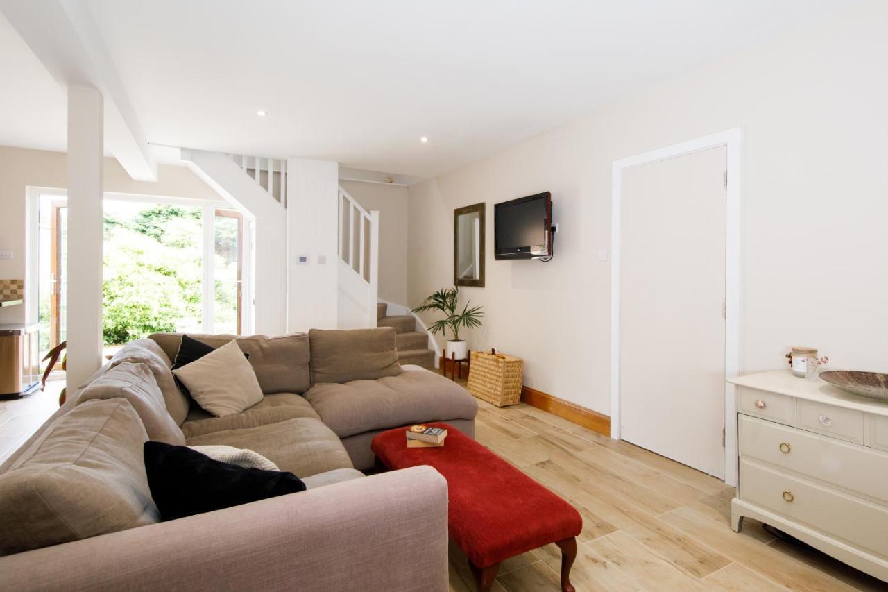 'Orchard Croft Lodge - Chichester', Book-Direct, New Home 1,367 Sq' Ft' , Can Sleep 8 On Request , Split & Link 'Super King' Size Beds, Free Wi-Fi, Sky Tv & Sky Sports, 9 - Minutes From West Wittering Beach, Very Quiet Location, Dog Friendly Ngoại thất bức ảnh