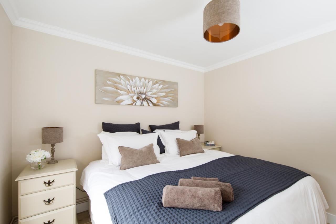 'Orchard Croft Lodge - Chichester', Book-Direct, New Home 1,367 Sq' Ft' , Can Sleep 8 On Request , Split & Link 'Super King' Size Beds, Free Wi-Fi, Sky Tv & Sky Sports, 9 - Minutes From West Wittering Beach, Very Quiet Location, Dog Friendly Ngoại thất bức ảnh