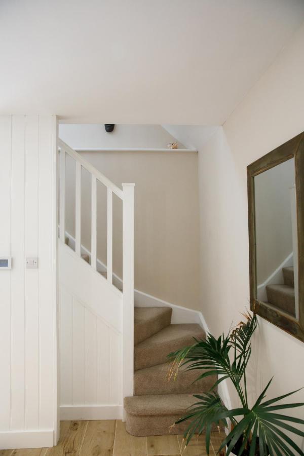 'Orchard Croft Lodge - Chichester', Book-Direct, New Home 1,367 Sq' Ft' , Can Sleep 8 On Request , Split & Link 'Super King' Size Beds, Free Wi-Fi, Sky Tv & Sky Sports, 9 - Minutes From West Wittering Beach, Very Quiet Location, Dog Friendly Ngoại thất bức ảnh