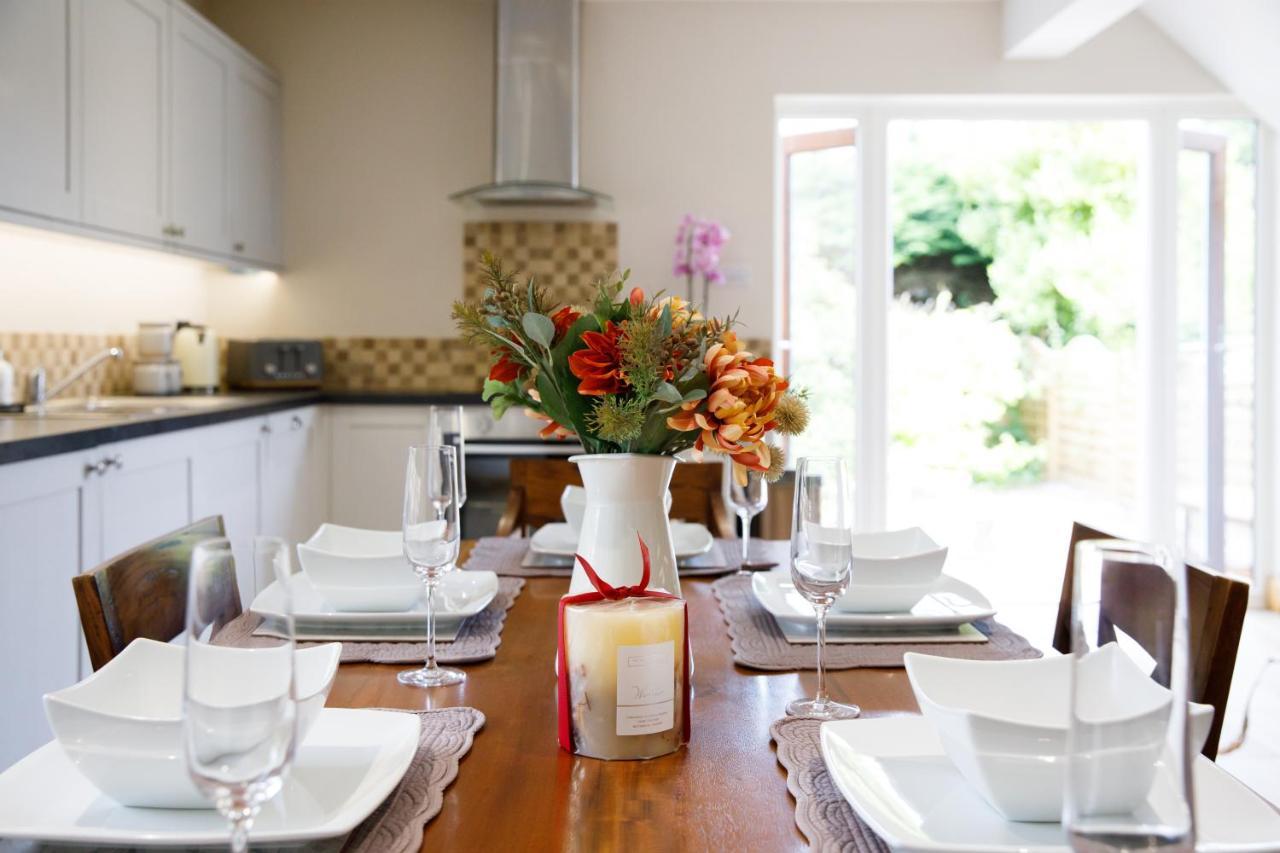 'Orchard Croft Lodge - Chichester', Book-Direct, New Home 1,367 Sq' Ft' , Can Sleep 8 On Request , Split & Link 'Super King' Size Beds, Free Wi-Fi, Sky Tv & Sky Sports, 9 - Minutes From West Wittering Beach, Very Quiet Location, Dog Friendly Ngoại thất bức ảnh