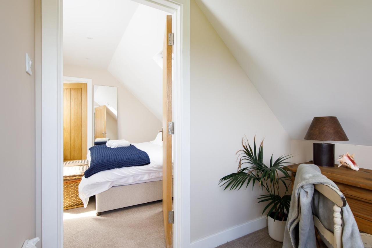 'Orchard Croft Lodge - Chichester', Book-Direct, New Home 1,367 Sq' Ft' , Can Sleep 8 On Request , Split & Link 'Super King' Size Beds, Free Wi-Fi, Sky Tv & Sky Sports, 9 - Minutes From West Wittering Beach, Very Quiet Location, Dog Friendly Ngoại thất bức ảnh